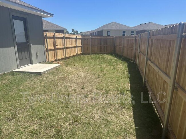 Building Photo - 1015 Ichabod Cir