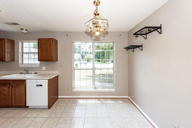 Building Photo - 8408 Battle Forest Dr