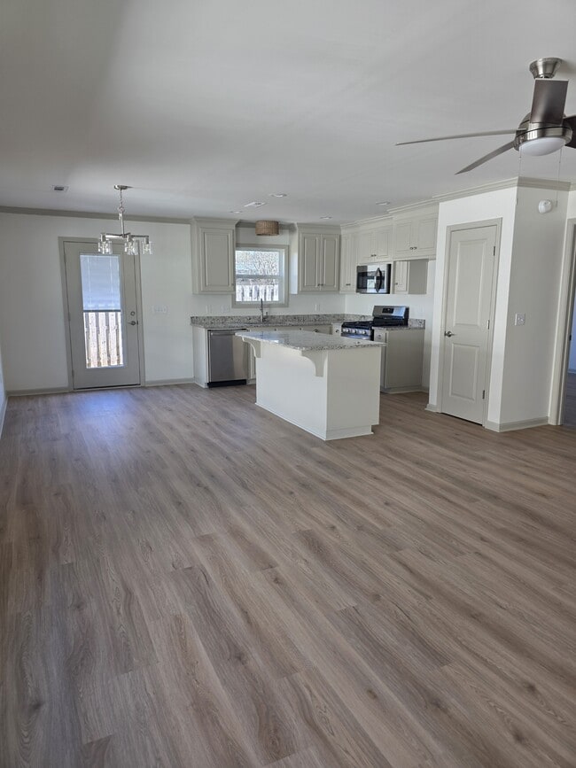 Building Photo - 115 Thistlewood Dr