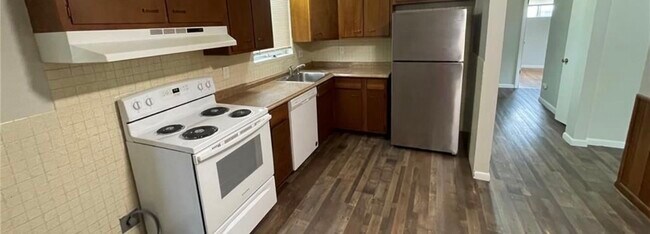 Building Photo - 1221 Scott Ave