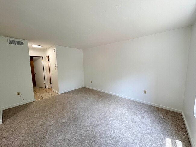 Building Photo - 1530 Live Oak Dr