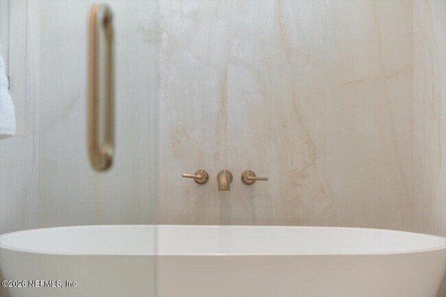 Building Photo - 114 12th Ave S