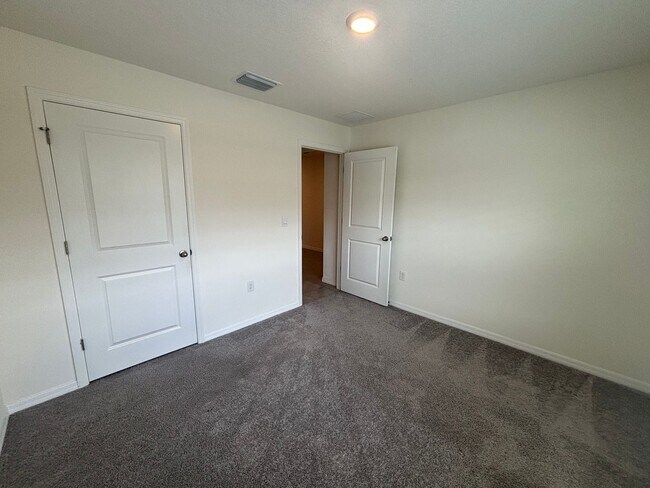 Building Photo - Greystone Hills - 3/2/2 ***Won't Last***
