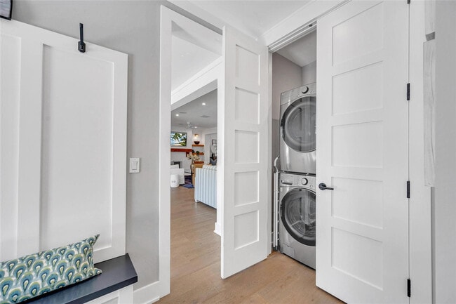 Building Photo - 450 N Swinton Ave