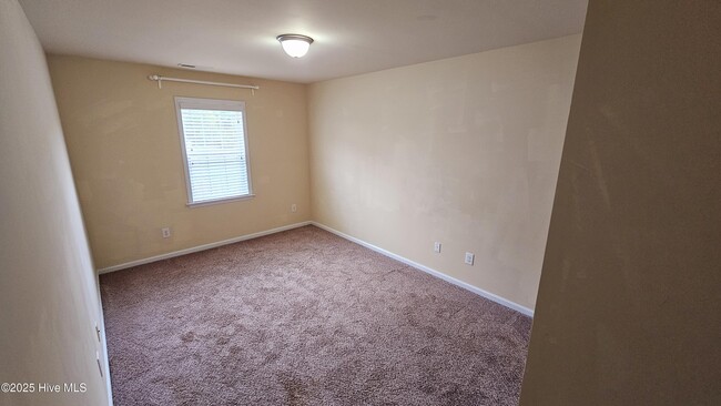 Building Photo - 714 Savannah Dr