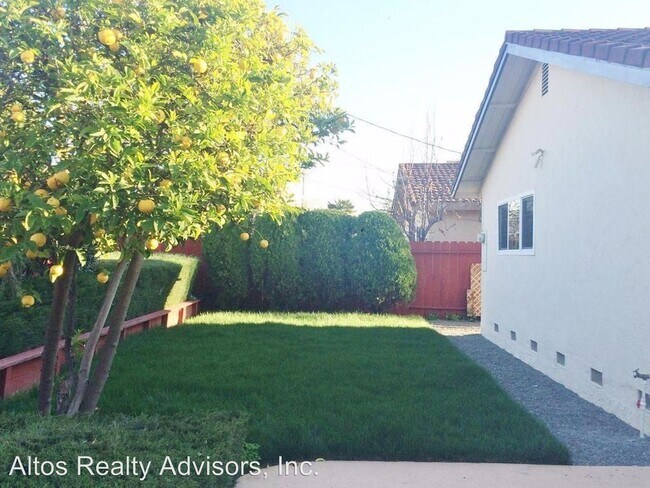 Building Photo - 238 S Park Victoria Dr