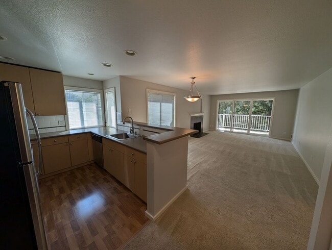 Building Photo - High End 3 Br Condo off of Bothell-Everett...