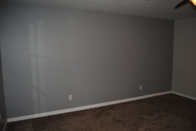 Building Photo - 2413 Sunrise Dr