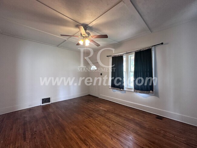 Building Photo - 917 Seminary-