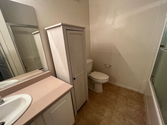 Building Photo - Summerlin Condo