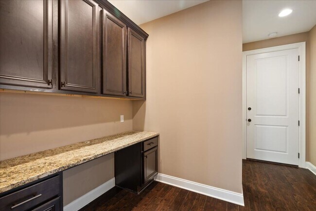 Building Photo - 4 Bedroom in Niceville!
