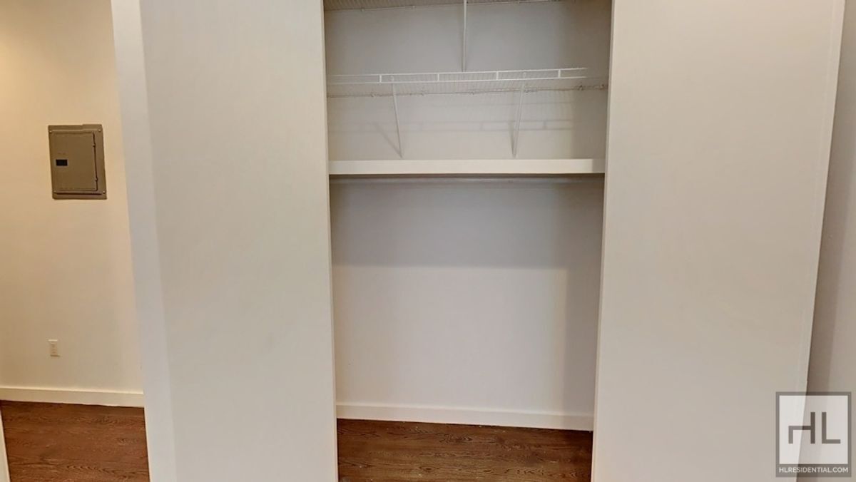 Building Photo - Crown Heights 2-Bed
