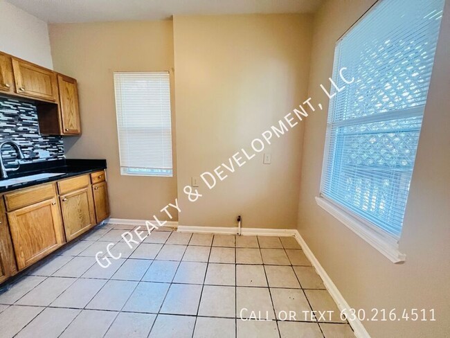 Building Photo - *** $1000 OFF RENT - 4 BEDROOM - 1 BTH / H...