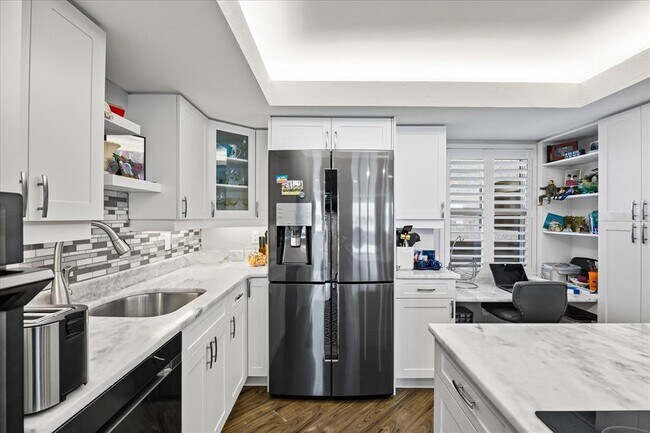 Building Photo - 5200 Brittany Dr S