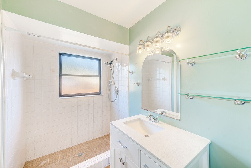 Building Photo - 3471 14th Ave N