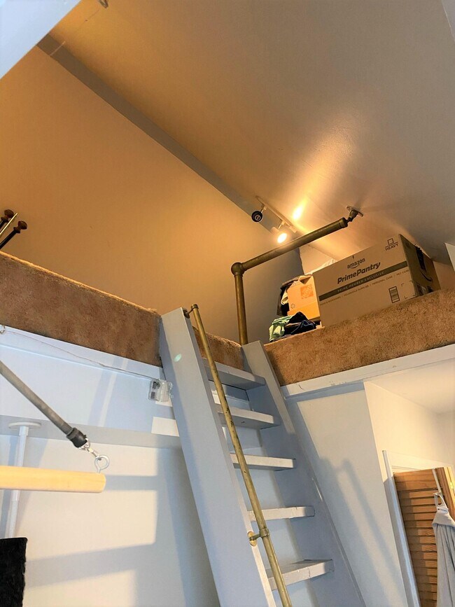 Building Photo - 211 Summer St