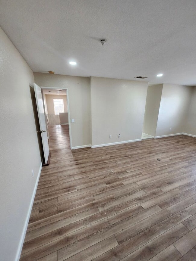 Building Photo - Beautiful 5 Bedroom House fully remodeled....