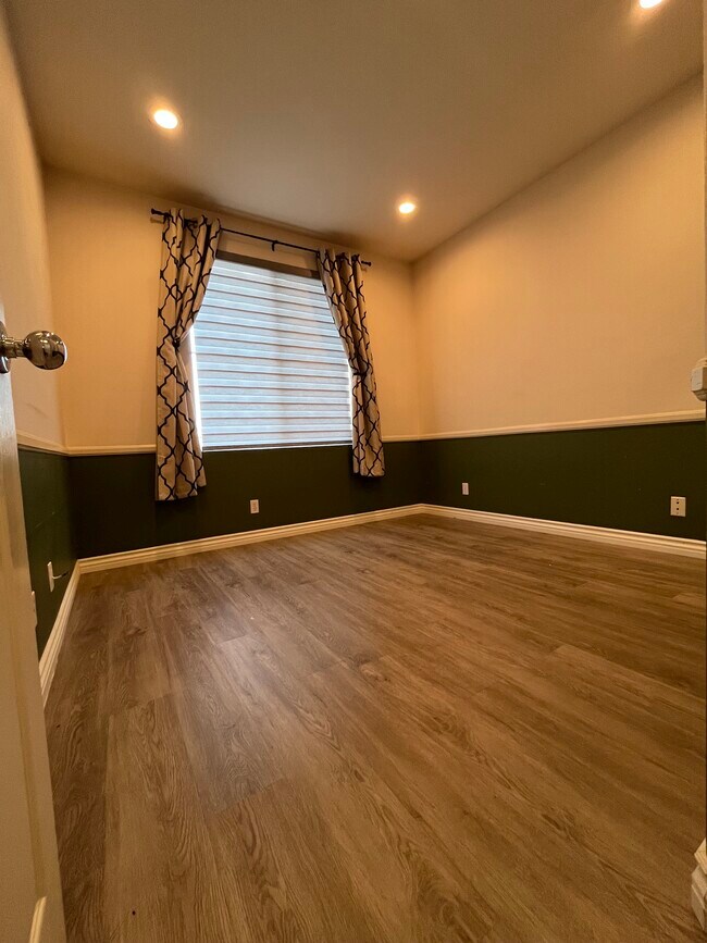 Building Photo - 305 Marinella Aisle