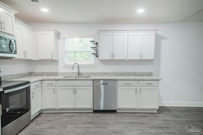 Building Photo - 3304 Bonfire Dr