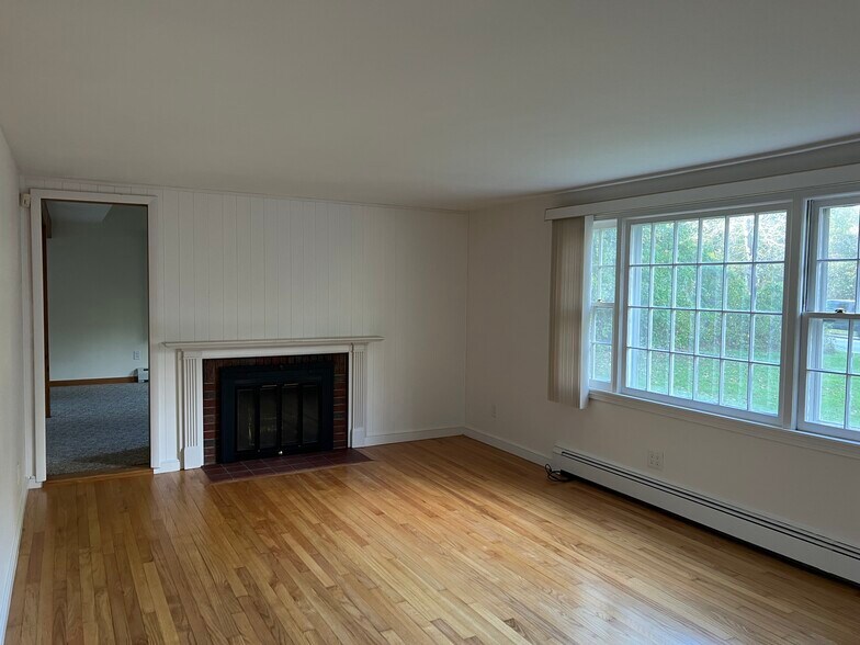 Building Photo - 118 Putnam Rd