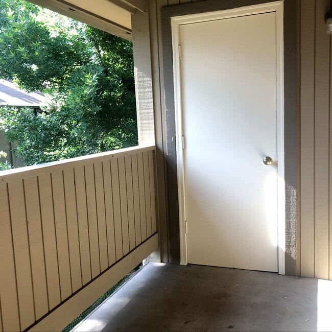 Building Photo - 710 City Park Ave