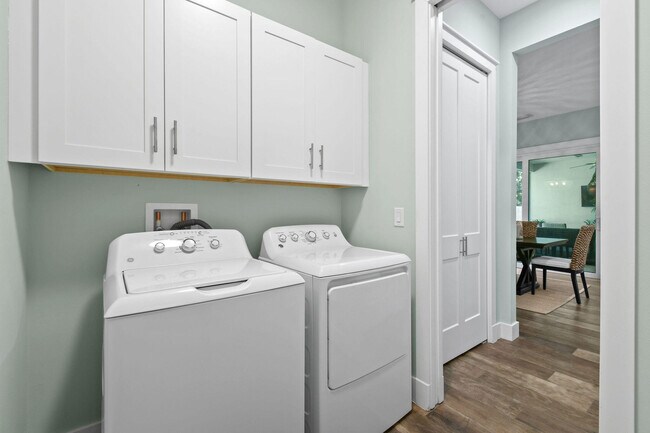 Building Photo - 2532 SE Jason Pl