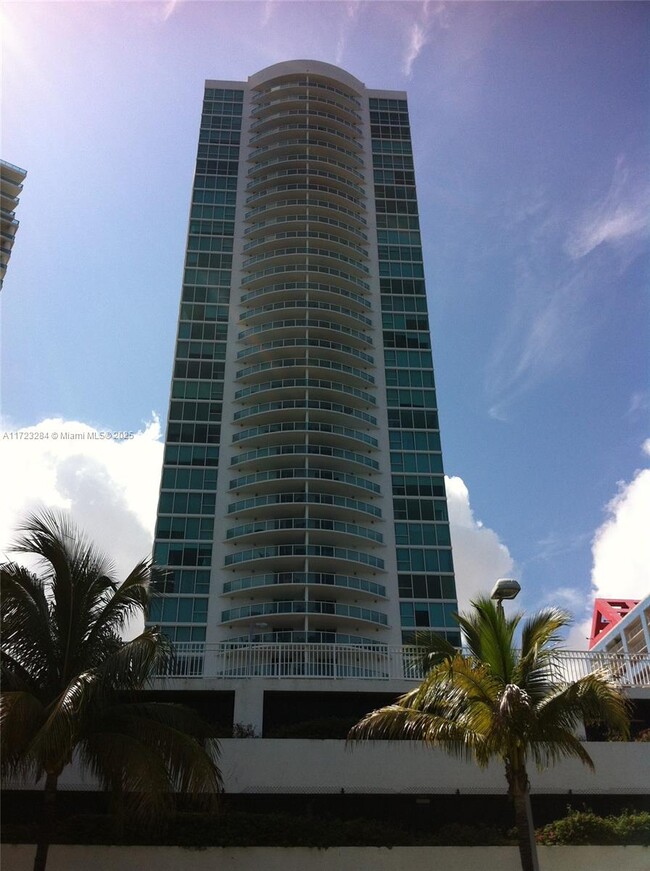 Building Photo - 2101 Brickell Ave