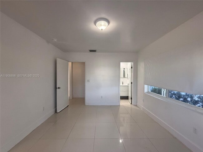 Building Photo - 540 NE 67th St