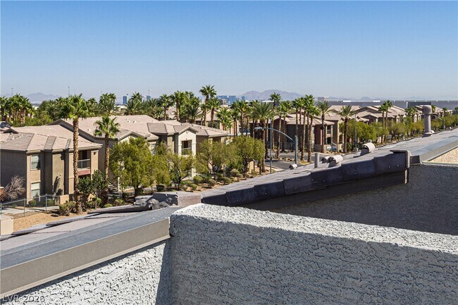 Building Photo - 8040 Carpenter Creek Ave