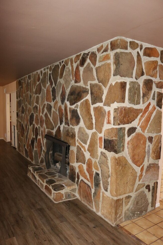 Building Photo - 19275 Symeron Rd