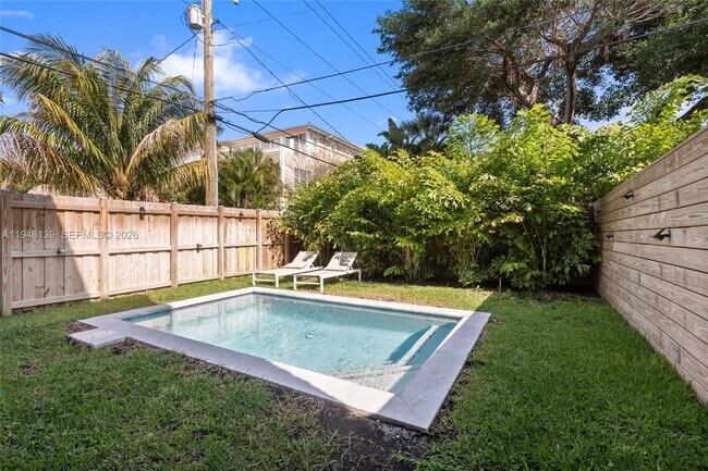 Building Photo - 325 SW 16th St