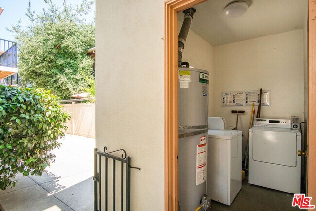 Building Photo - 1124 San Rafael Ave