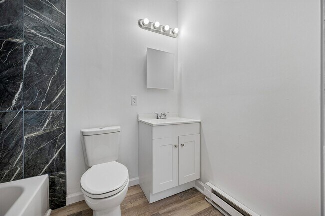 Building Photo - 402 N 59th St