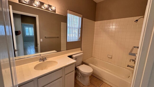 Building Photo - Charming Single-Story 3-Bedroom Home Near 215 & Henderson