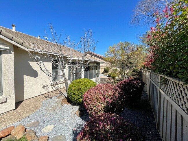 Building Photo - BEAUTIFUL DEL WEBB 55+ ADULT COMMUNITY TAH...