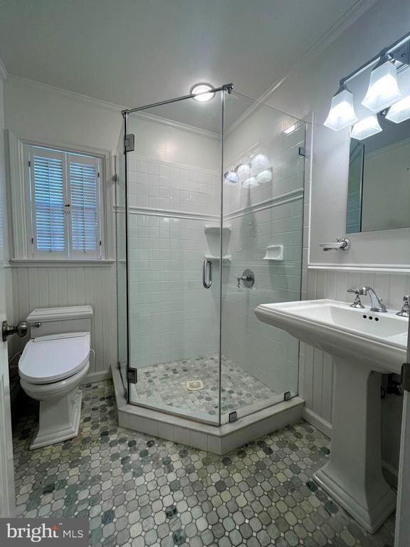 Building Photo - 3604 Oval Dr