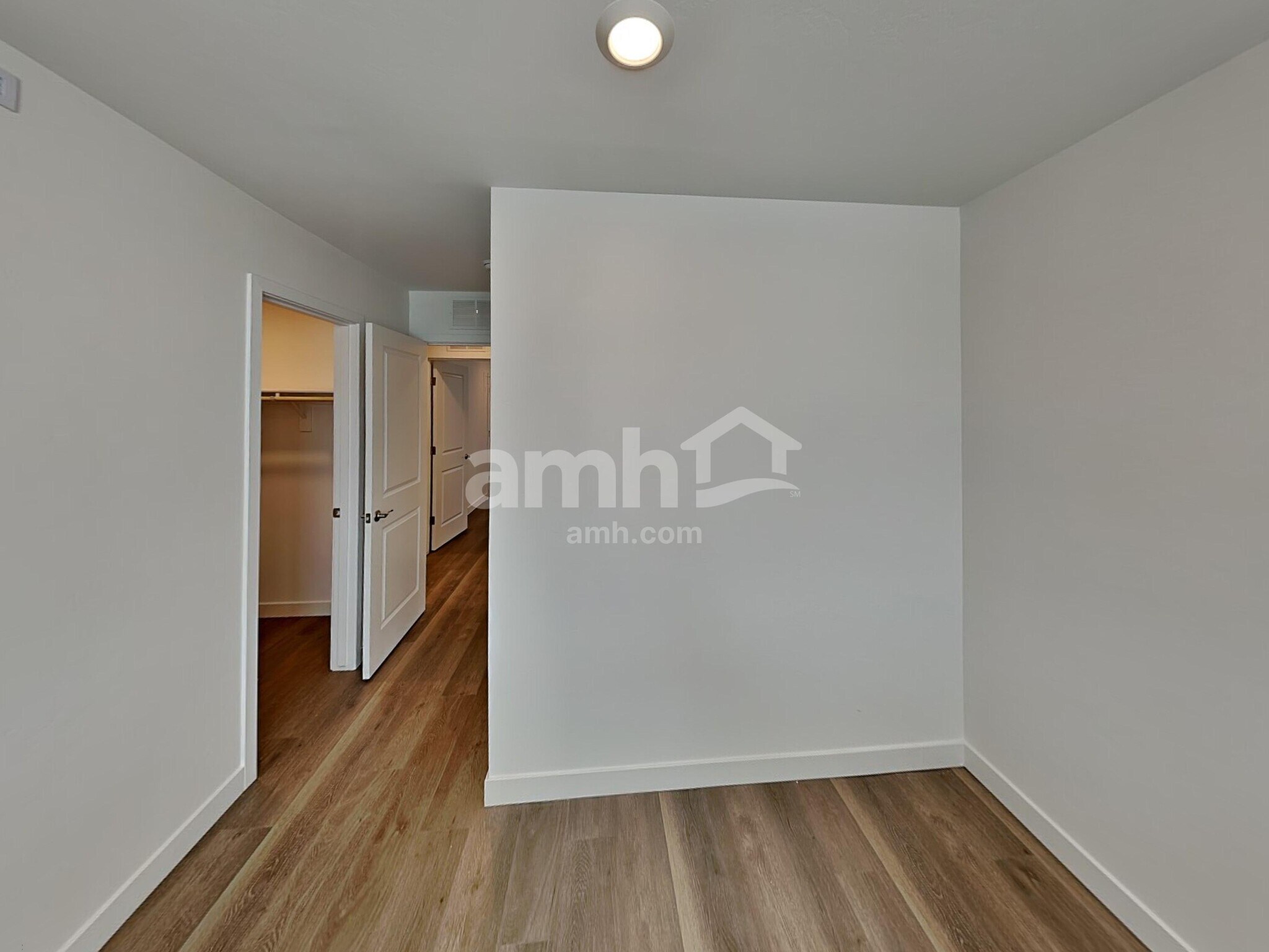 Building Photo - 6144 W Calle Lingo