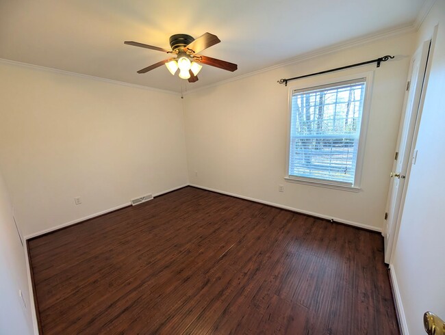 Building Photo - 5281 Barham Rd