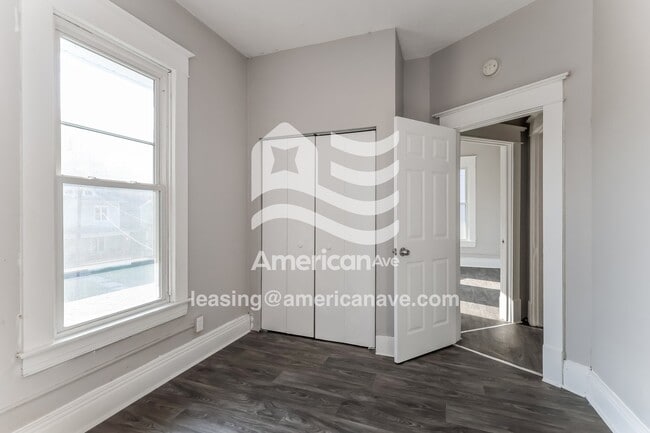 Building Photo - 664 S 38th St