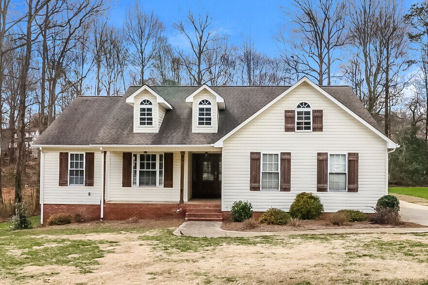 Primary Photo - 104 Farmwood Dr