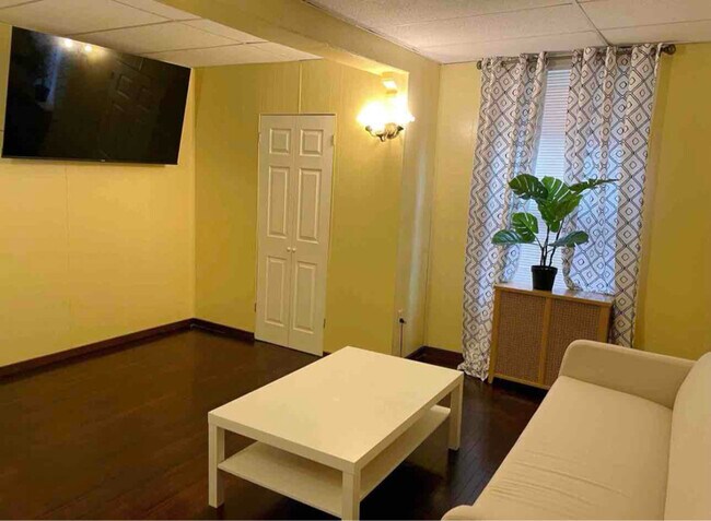 Building Photo - 5432 Baywood St