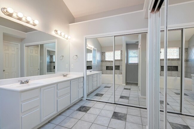 Building Photo - 3605 Palomar Ln