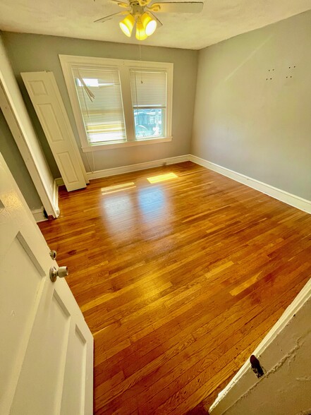 Bedroom - 4032 Castor Ave