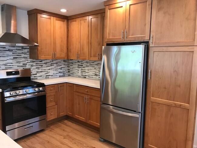 Building Photo - Beautiful updated single level S. Walnut Creek home with large yard