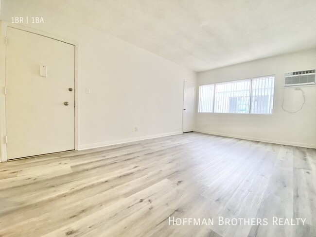 Building Photo - 634 N St Andrews Pl