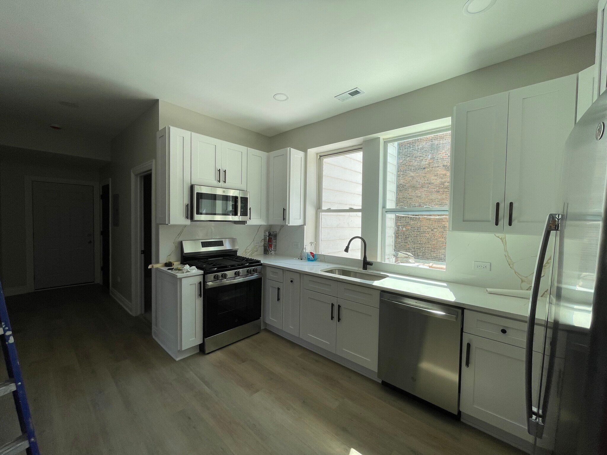 Building Photo - 2552 S Central Park Ave