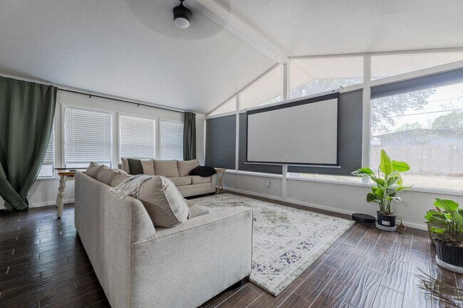 Building Photo - 4526 Lyceum Dr