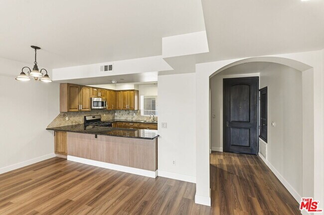 Building Photo - 11218 Camarillo St