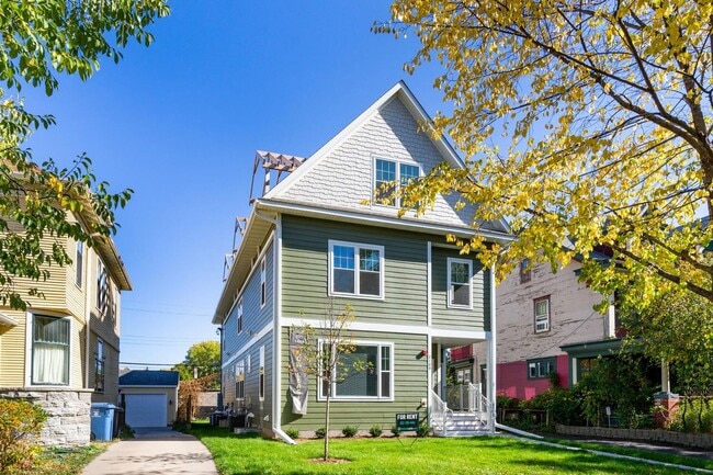 Building Photo - 2109 Aldrich Ave S