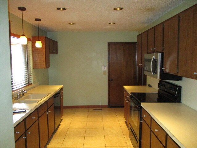 Building Photo - 8021 NW 104th St